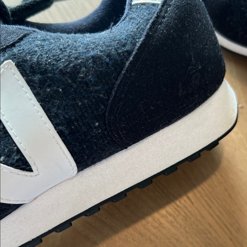 Veja Women’s Black, Blue, White Athletic Sneakers - Size 7 - Picture 16 of 16